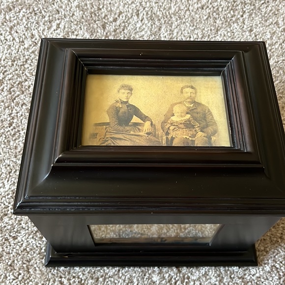 Picture Box - Picture 2 of 9